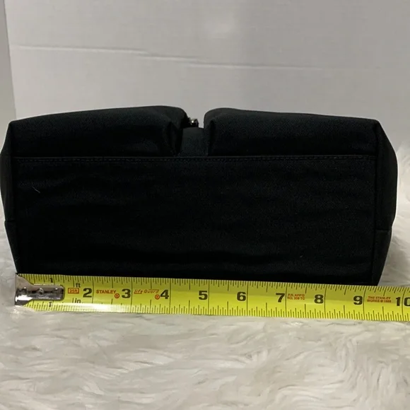 GUCCI  Black Hand Bag 2 zip Front Pockets Magnetic Top Closure - Picture 9 of 13